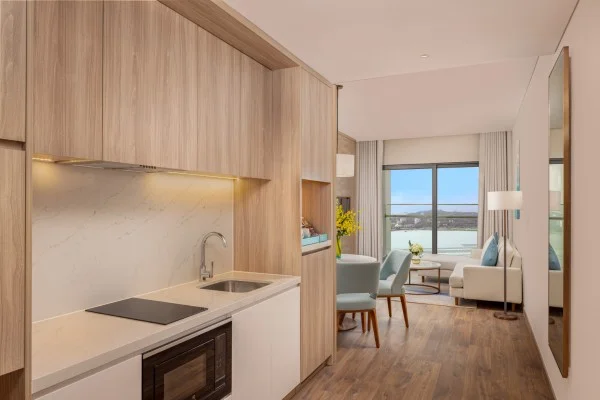 Ảnh chi tiết phòng a-la-carte-ha-long-corner-suite-bay-view-vivatrip-03.webp