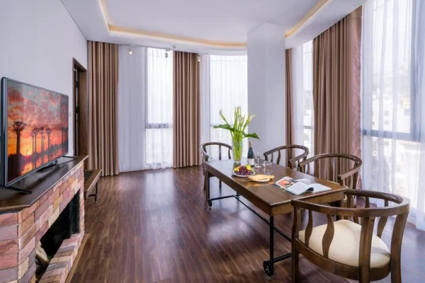 Ảnh chi tiết phòng amazing-hotel-sapa-suite-juniori-vivatrip-02.webp