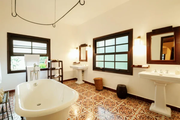 Ảnh chi tiết phòng ana-mandara-villas-da-lat-resort-spa-villa-phong-giuong-doi-vivatrip-04.webp