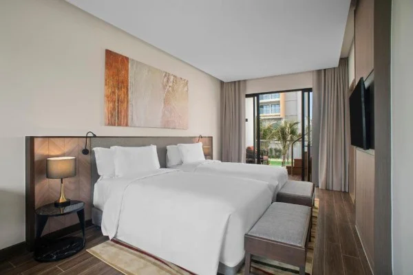 Ảnh chi tiết phòng angsana-ho-tram-suite-2-giuong-co-king-2-giuong-don-co-be-jacuzzi-nhin-ra-vuon-vivatrip-02.webp