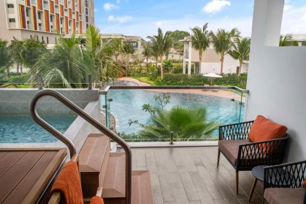 Ảnh chi tiết phòng angsana-ho-tram-suite-2-giuong-co-king-2-giuong-don-co-be-jacuzzi-nhin-ra-vuon-vivatrip-04.webp