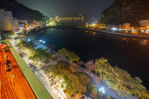 Ảnh chi tiết phòng aroma-cat-ba-sea-view-hotel-phong-gia-dinh-vivatrip-02.webp