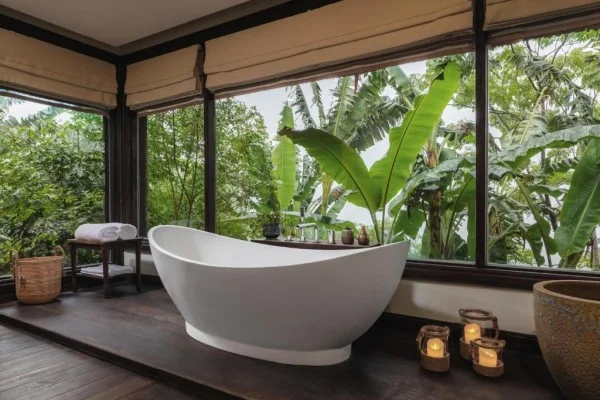 Ảnh chi tiết phòng avana-retreat-mai-chau-suite-co-giuong-co-king-voi-ban-cong-vivatrip-04.webp