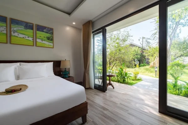 Ảnh chi tiết phòng bai-dinh-riverside-resort-spa-ninh-binh-phong-co-giuong-co-queen-nhin-ra-vuon-vivatrip.webp