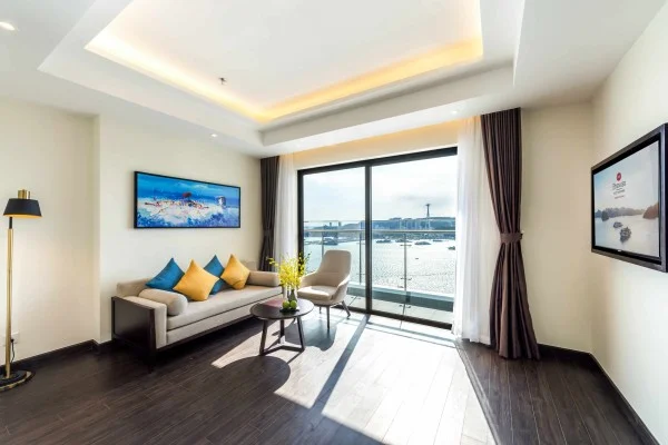 Ảnh chi tiết phòng best-western-premier-sapphire-ha-long-premier-suite-bay-view-vivatrip-05.webp