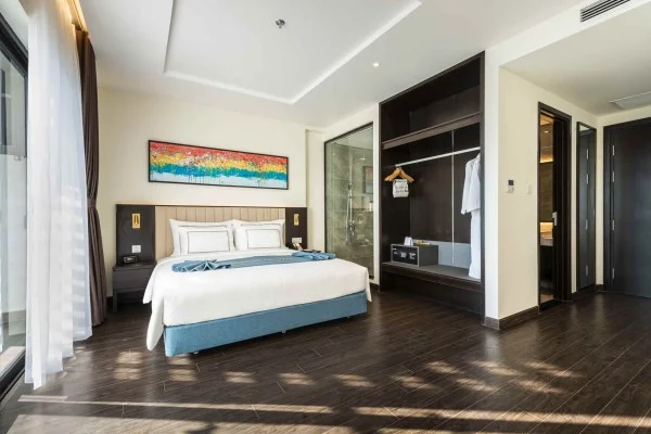 Ảnh chi tiết phòng best-western-premier-sapphire-ha-long-superior-king-bay-view-vivatrip-03.webp