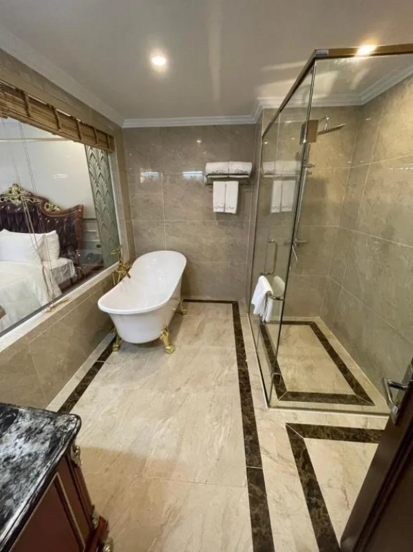 Ảnh chi tiết phòng camellia-luxury-hotel-tam-dao-phong-co-ban-cong-vivatrip-04.webp