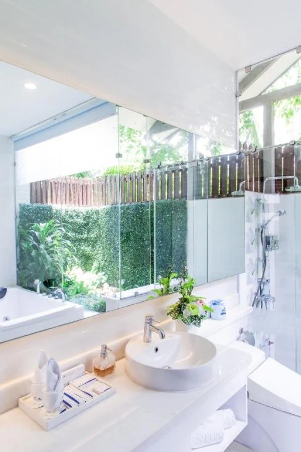 Ảnh chi tiết phòng carmelina-beach-resort-bungalow-deluxe-nhin-ra-ho-boi-vivatrip-04.webp