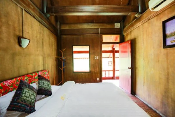 Ảnh chi tiết phòng cat-ba-eco-lodge-resort-phong-deluxe-giuong-doi-2-giuong-don-vivatrip.webp