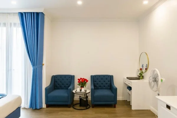 Ảnh chi tiết phòng Phòng Deluxe Giường Đôi/2 Giường Đơn Nhìn Ra Thành Phố 8