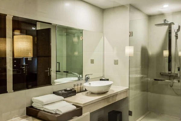 Ảnh chi tiết phòng central-luxury-ha-long-deluxe-king-vivatrip-05.webp