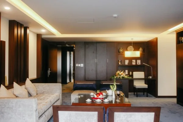 Ảnh chi tiết phòng central-luxury-ha-long-executive-suite-vivatrip-copy-1.webp