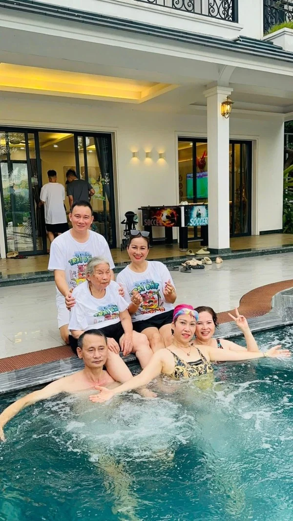 Ảnh Viva HB08 - Bể bơi bốn mùa ngoài trời - 19