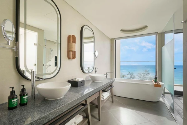 Ảnh chi tiết phòng crowne-plaza-phu-quoc-starbay-1-bedroom-suite-grand-oceanfront-view-vivatrip.webp