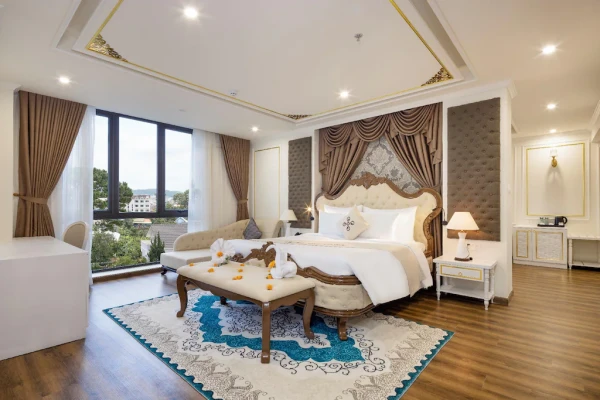 Ảnh chi tiết phòng da-lat-prince-suite-hoang-tu-cam-hut-thuoc-vivatrip-02.webp
