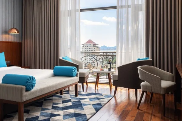 Ảnh chi tiết phòng dlecia-ha-long-premier-deluxe-king-vivatrip-04.webp