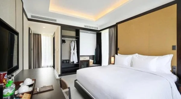 Ảnh chi tiết phòng emerald-ho-tram-resort-biet-thu-huong-dai-duong-5-phong-ngu-co-giuong-lon-vivatrip-05.webp