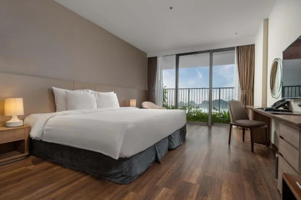Ảnh chi tiết phòng flamingo-grand-cat-ba-resort-deluxe-central-vivatrip-02-1.webp