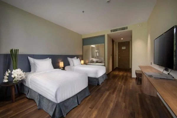Ảnh chi tiết phòng flamingo-grand-cat-ba-resort-deluxe-central-vivatrip-03-1.webp