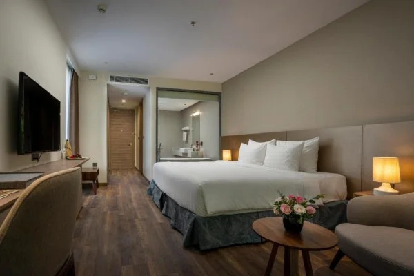 Ảnh chi tiết phòng flamingo-grand-cat-ba-resort-deluxe-central-vivatrip-03.webp