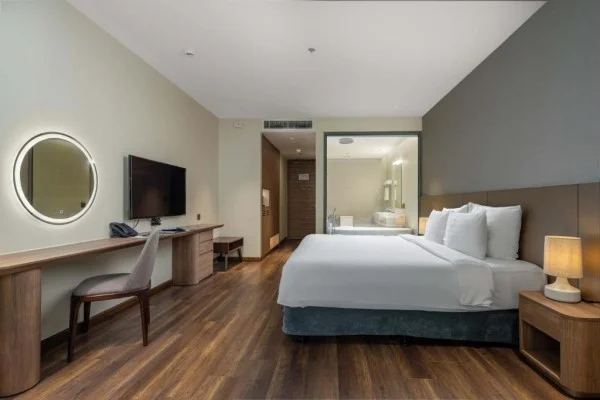 Ảnh chi tiết phòng flamingo-grand-cat-ba-resort-deluxe-central-vivatrip.webp