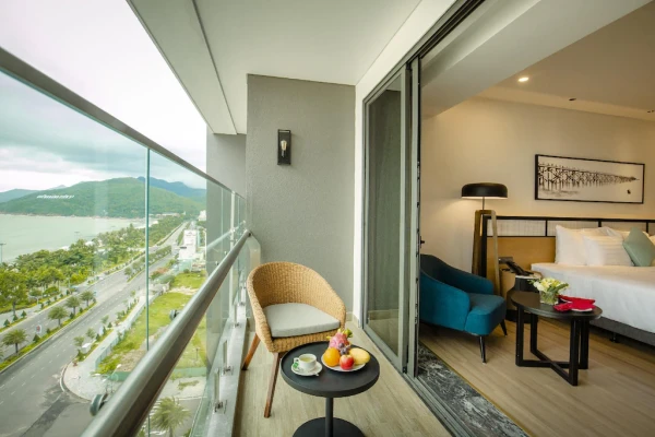 Ảnh chi tiết phòng flc-city-hotel-beach-quy-nhon-phong-premium-huong-bien-vivatrip-02.webp