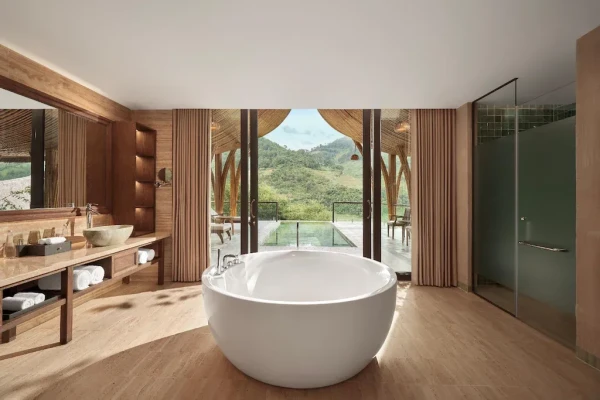 Ảnh chi tiết phòng garrya-mu-cang-chai-suite-be-boi-wellbeing-giuong-king-vivatrip_02.webp