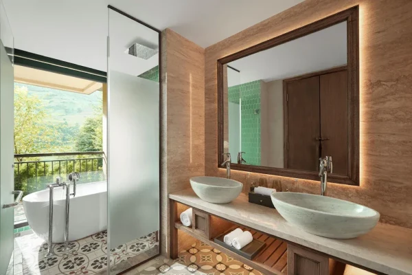 Ảnh chi tiết phòng garrya-mu-cang-chai-suite-hmong-be-boi-giuong-king-vivatrip.webp