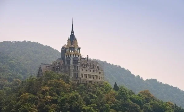 Ảnh chi tiết phòng genuss-tam-dao-hideaway-retreats-phong-suite-vivatrip-03.webp