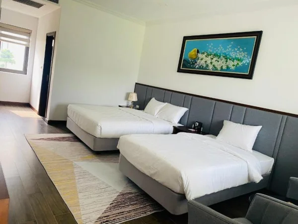Ảnh chi tiết phòng glory-resort-son-tay-phong-deluxe-giuong-doi-2-giuong-don-vivatrip-02.webp