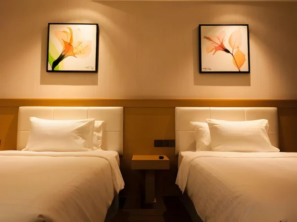 Ảnh chi tiết phòng golden-era-hotel-phong-superior-giuong-doi-2-giuong-don-vivatrip-10.webp