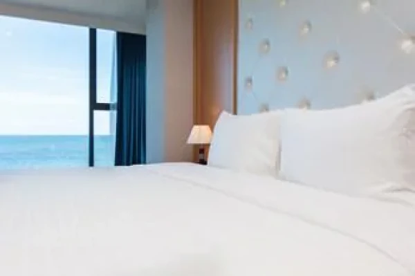 Ảnh chi tiết phòng golden-era-hotel-phong-thu-tuong-huong-bien-giuong-doi-vivatrip-02.webp