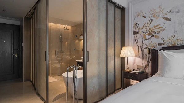 Ảnh chi tiết phòng golden-sun-hotel-dalat-phong-loai-sang-giuong-doi-vivatrip-03.webp