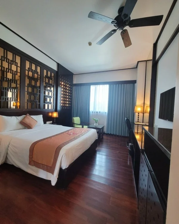 Ảnh chi tiết phòng halong-palace-hotel-deluxe-double-vivatrip-03.webp