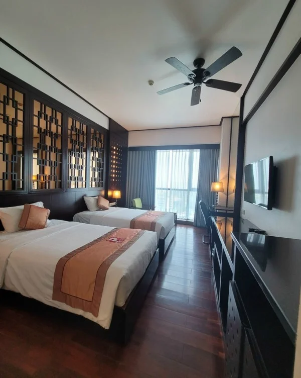 Ảnh chi tiết phòng halong-palace-hotel-deluxe-twin-vivatrip-04.webp