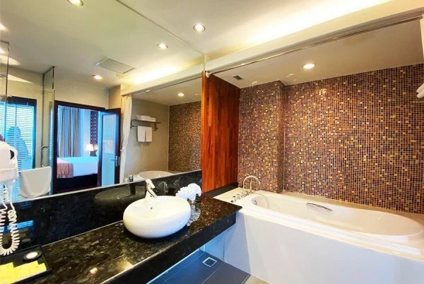 Ảnh chi tiết phòng halong-palace-hotel-place-suite-vivatrip-02.webp