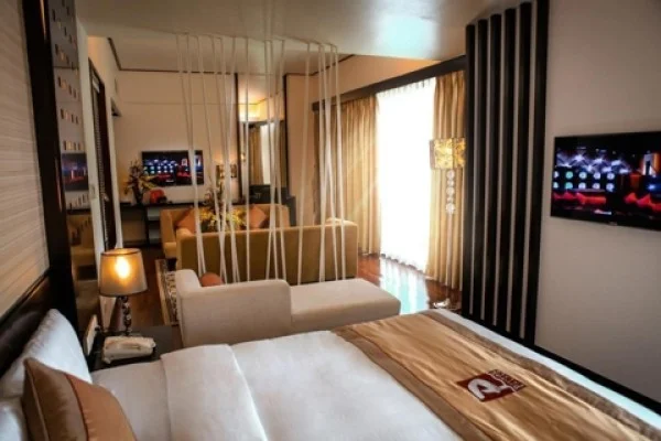 Ảnh chi tiết phòng halong-palace-hotel-suite-vivatrip-03.webp