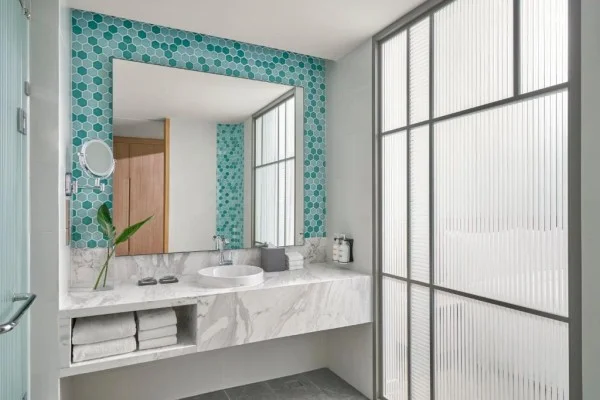 Ảnh chi tiết phòng holiday-inn-resort-ho-tram-beach-suite-2-ngu-vivatrip.webp