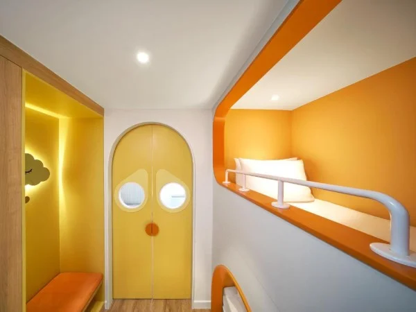 Ảnh chi tiết phòng holiday-inn-resort-ho-tram-beach-suite-gia-dinh-vivatrip-02.webp