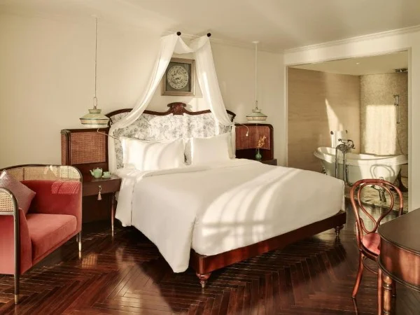 Ảnh chi tiết phòng hotel-perle-dorient-cat-ba-mgallery-junior-suite-vivatrip-03.webp