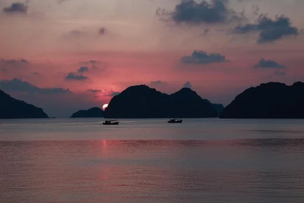 Ảnh chi tiết phòng Phòng Tiêu Chuẩn 2 Giường Đơn Hướng Núi, Hướng Biển 7