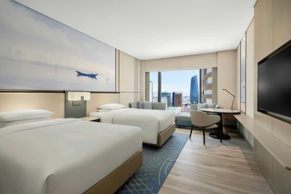 Ảnh chi tiết phòng khach-san-courtyard-by-marriott-da-nang-deluxe-guest-room-vivatrip-04.webp