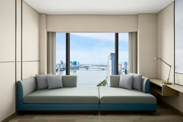 Ảnh chi tiết phòng khach-san-courtyard-by-marriott-da-nang-deluxe-room-vivatrip-03.webp