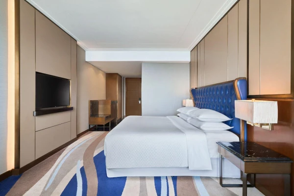 Ảnh chi tiết phòng khach-san-four-points-by-sheraton-da-nang-deluxe-guest-room-vivatrip-05.webp