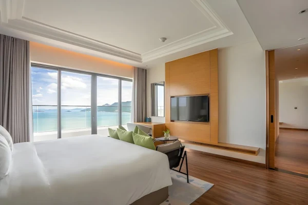 Ảnh chi tiết phòng khach-san-grand-hyams-quy-nhon-executive-suite-oceanfront-vivatrip-02.webp