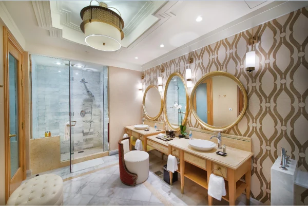 Ảnh chi tiết phòng khach-san-intercontinental-grand-ho-tram-1-king-1-bedroom-suite-vivatrip-05.webp