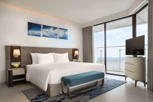 Ảnh chi tiết phòng khach-san-radisson-red-da-nang-executive-corner-suite-vivatrip-05.webp