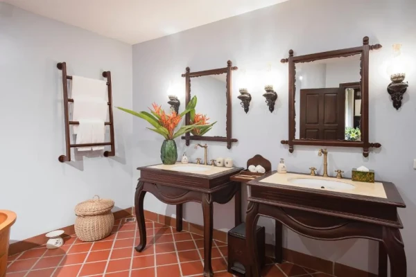 Ảnh chi tiết phòng khu-nghi-duong-emeralda-resort-tam-coc-phong-deluxe-giuong-doi-2-giuong-don-vivatrip-04.webp