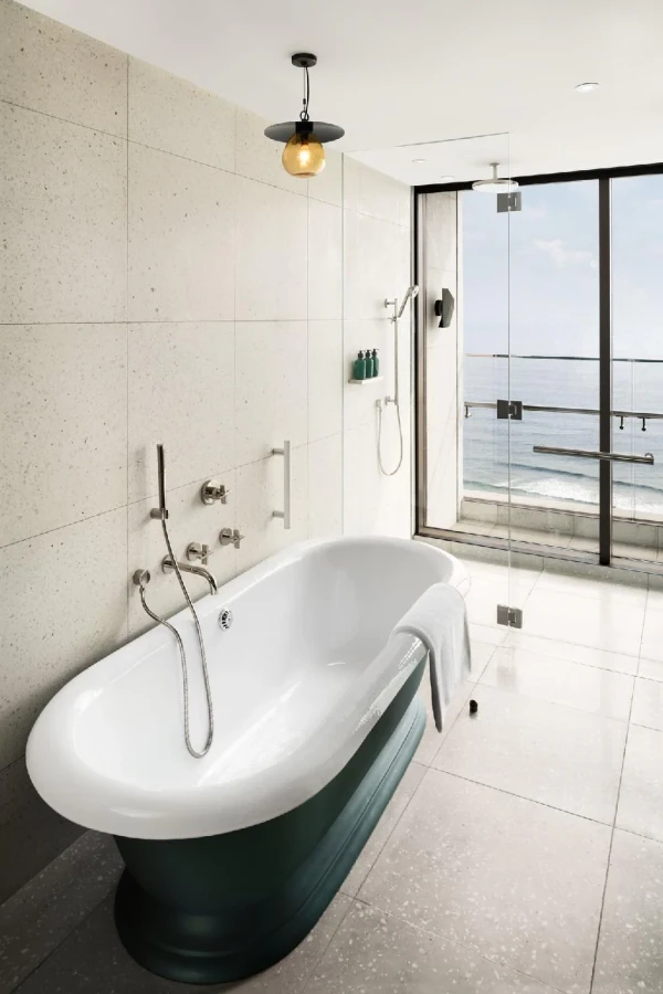 Ảnh chi tiết phòng khu-nghi-duong-new-world-hoiana-beach-suite-premier-nhin-dai-duong-vivatrip-13.webp