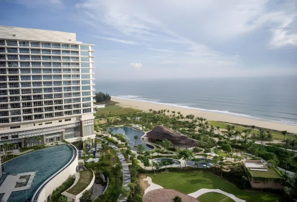 Ảnh chi tiết phòng khu-nghi-duong-new-world-hoiana-beach-suite-premier-nhin-dai-duong-vivatrip.webp